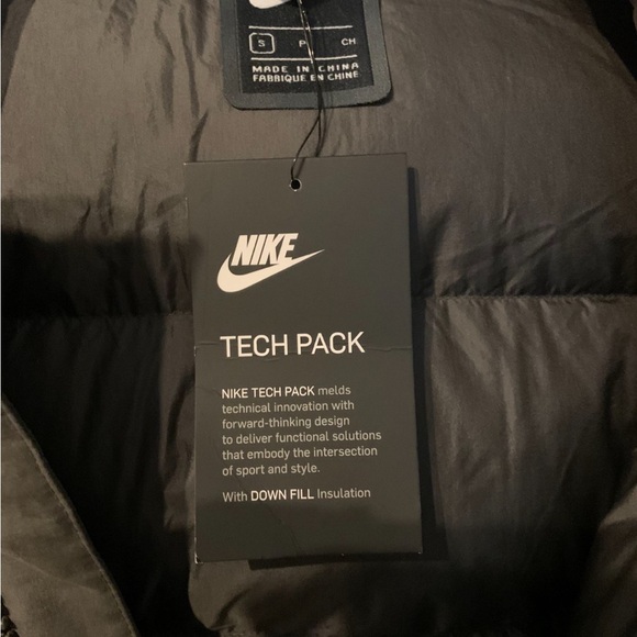 Nike sportswear’s tech pack down fill hooded parka jacket - Picture 10 of 11